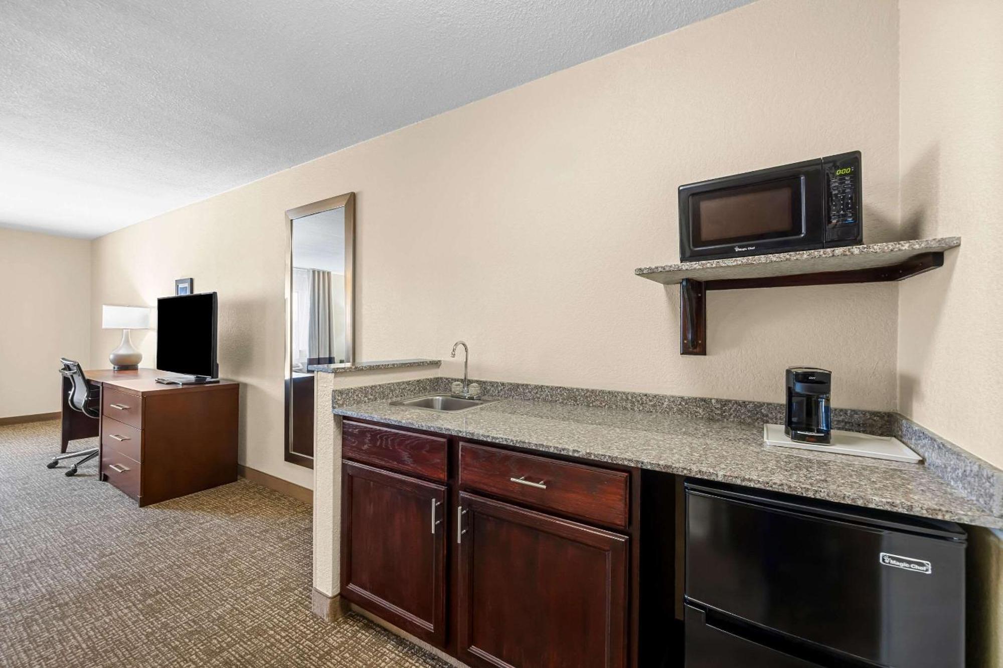 Comfort Inn & Suites Пуэбло Экстерьер фото
