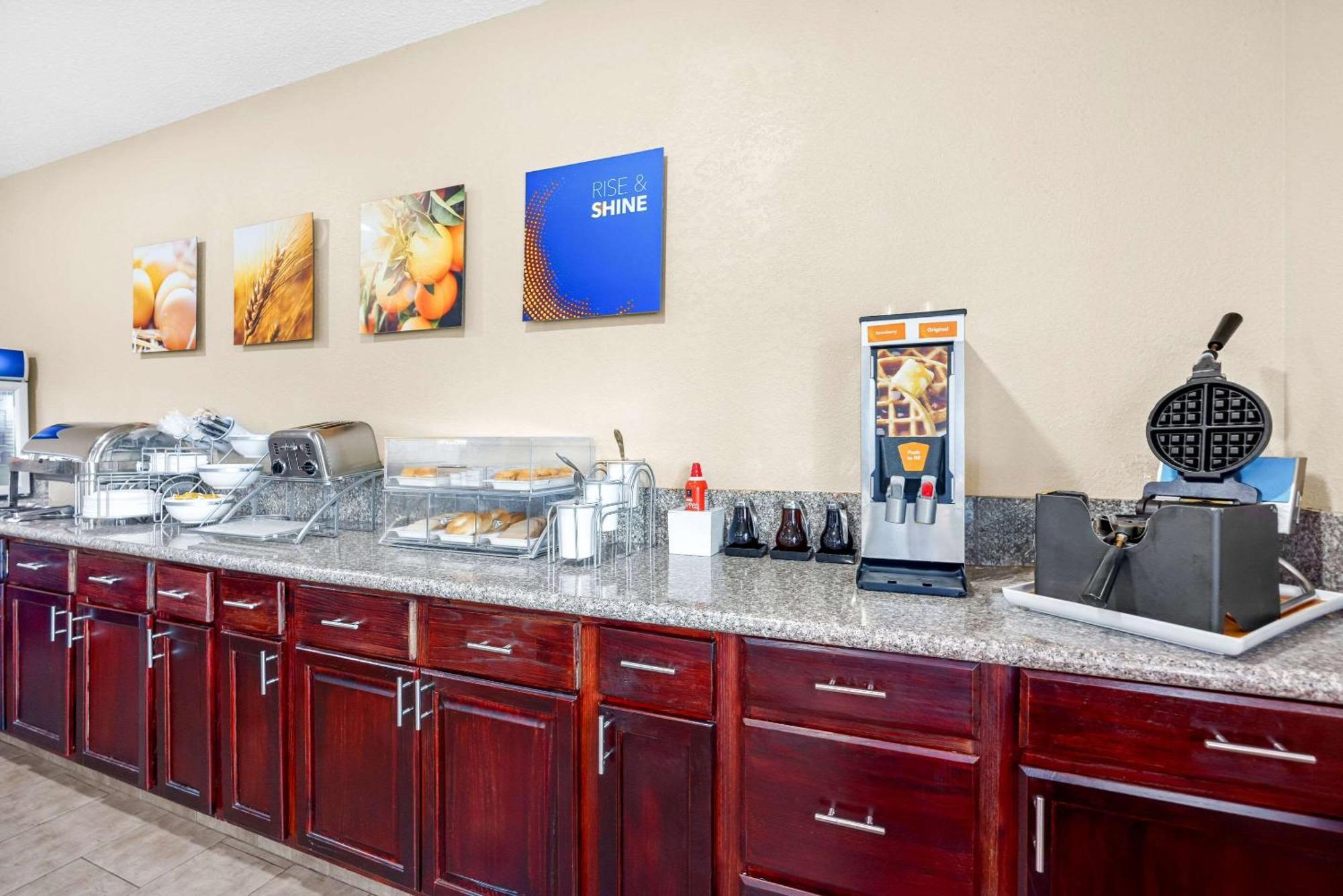 Comfort Inn & Suites Пуэбло Экстерьер фото